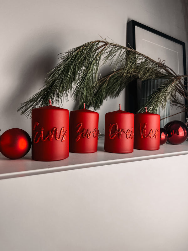Adventskerzen Set Eins Zwei Drei Vier Weihnachtskerzen | Klassische Kollektion | Rot