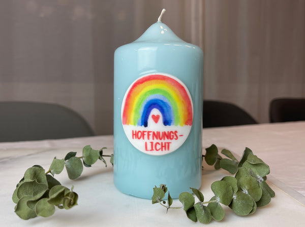 Kerze Hoffnungslicht | türkis + bunter Regenbogen